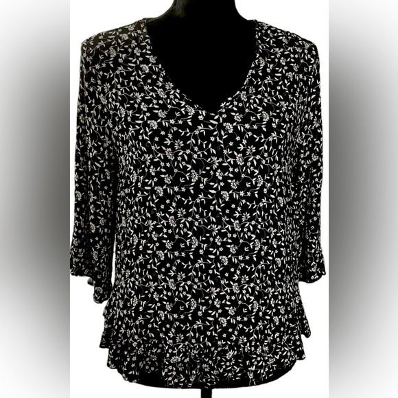 Cynthia Rowley Tops - Gorgeous Cynthia Rowley black & white floral 3/4” sleeve size L shirt